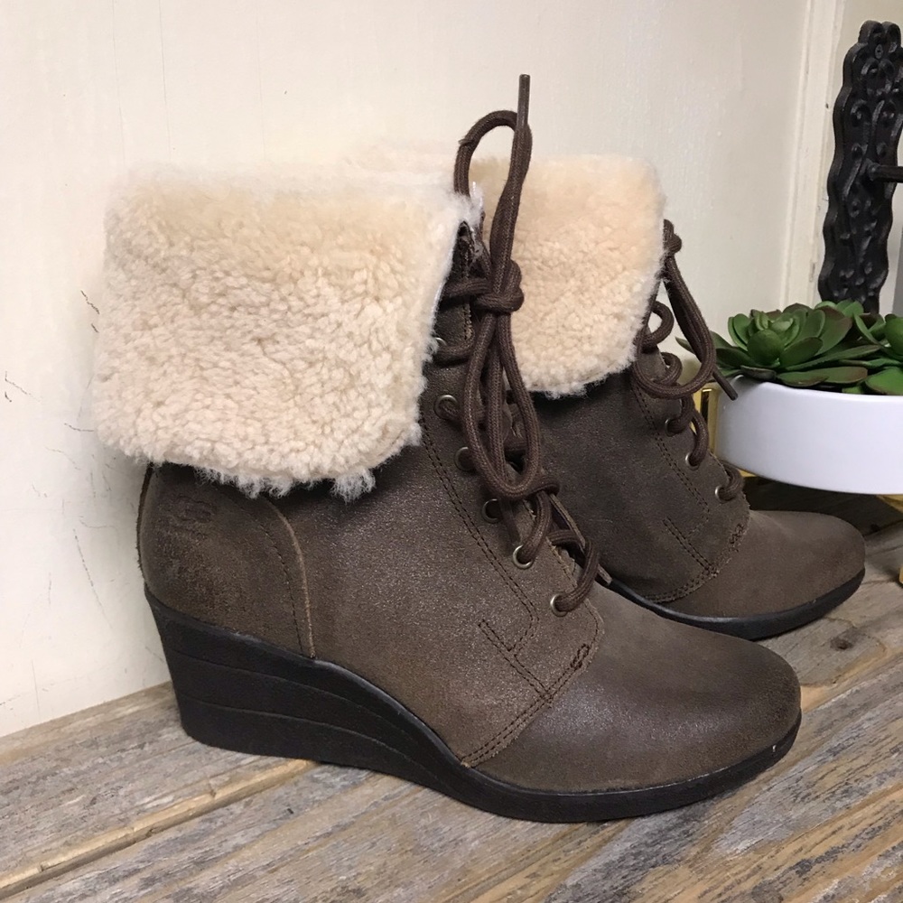 Ugg Zea Waterproof Genuine Shearling Lined  Boots